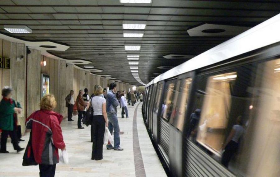 Aglomerație la metrou: Un tren al Metrorex s-a defectat