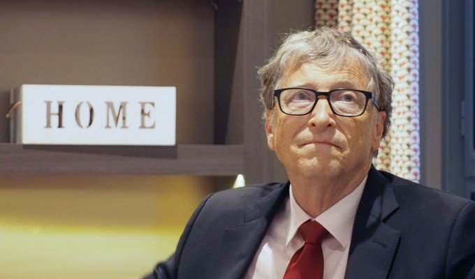 Ce spune Bill Gates despre implantarea cipurilor cu ajutorul vaccinului împotriva Covid-19