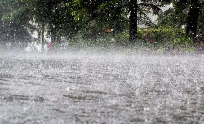 Prognoza meteo: Vara începe cu ploi. Până miercuri, în toată țara vor fi averse, vijelii și grindină
