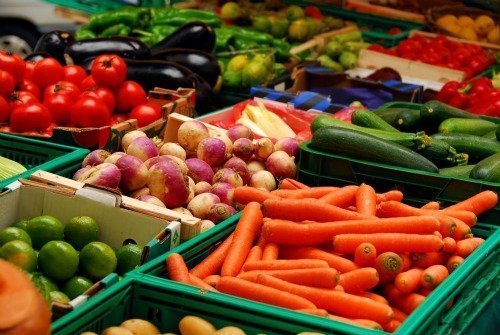 Doar un sfert dintre români este preocupat de reducerea risipei alimentare