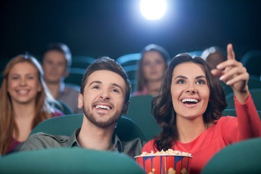 Inițiativă: Lanţul de cinematografe care va vinde popcorn şi în afara sălilor de cinema