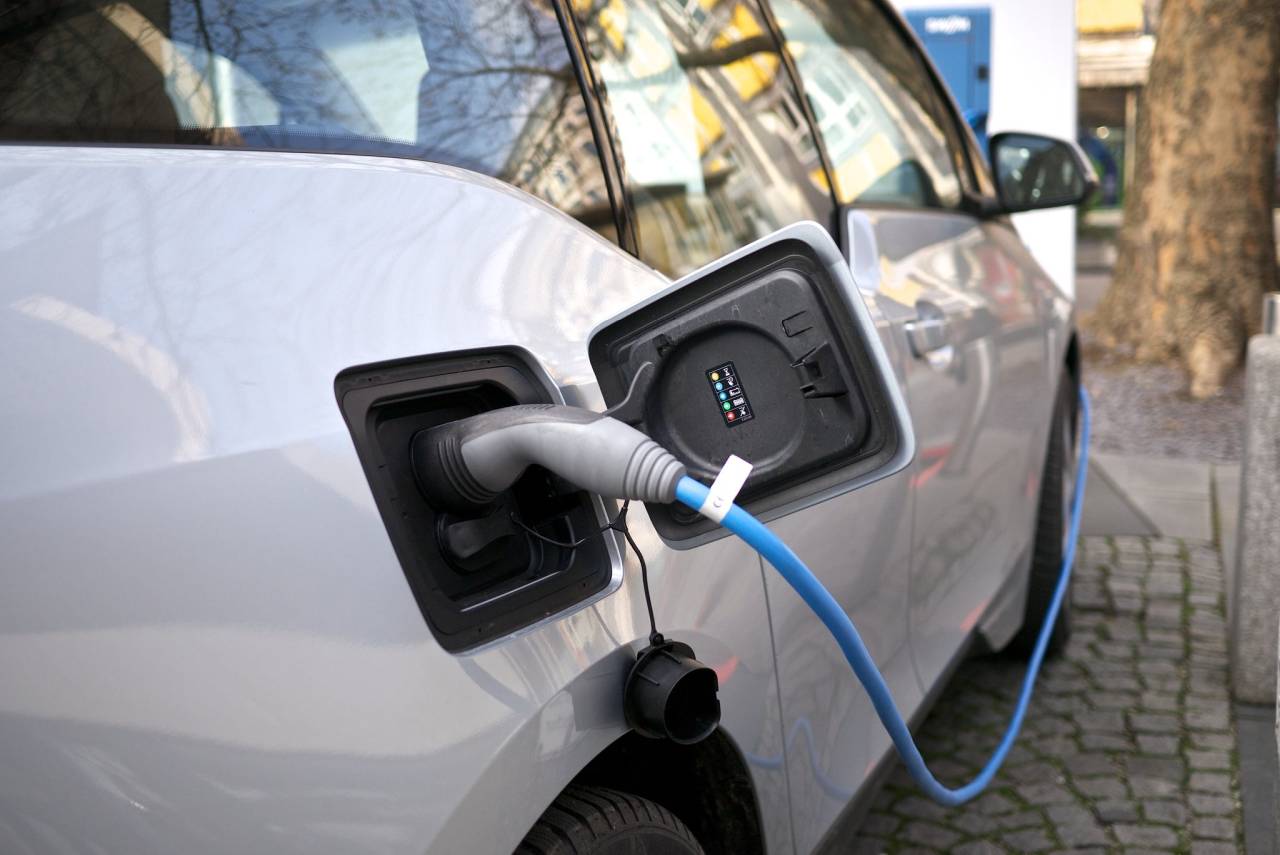 Europenii au cumpărat peste un milion de mașini electrice anul trecut