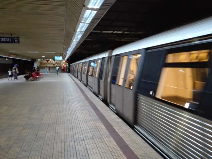 Blocaj la metrou după ce un tren s-a defectat la Piața Unirii