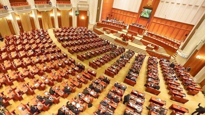 UPDATE: Moțiunea de cenzură se citește, votul se amână! Se așteaptă decizia CCR privind sesizarea Guvernului