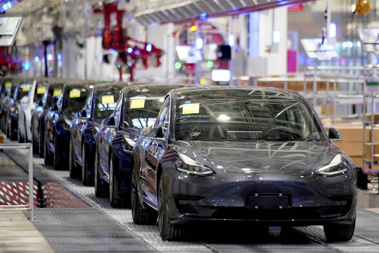 Tesla a făcut un profit record anul trecut, dublu față de 2021