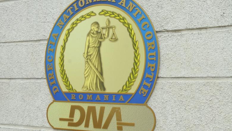 Specialist de la DNA, trimis în judecată după ce ar fi luat mită 6.000 de euro