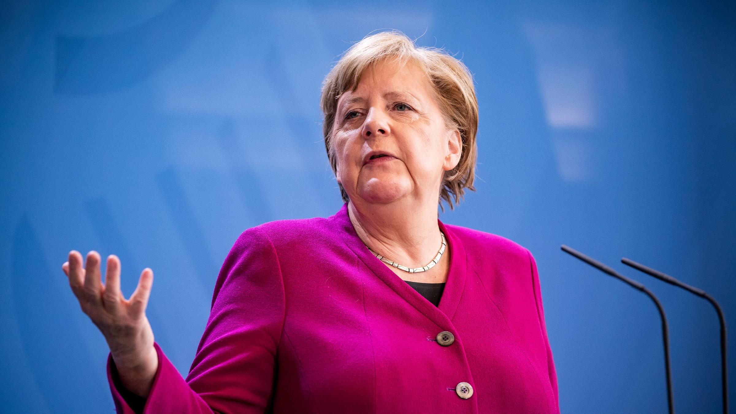 Merkel cere restricții suplimentare de Crăciun