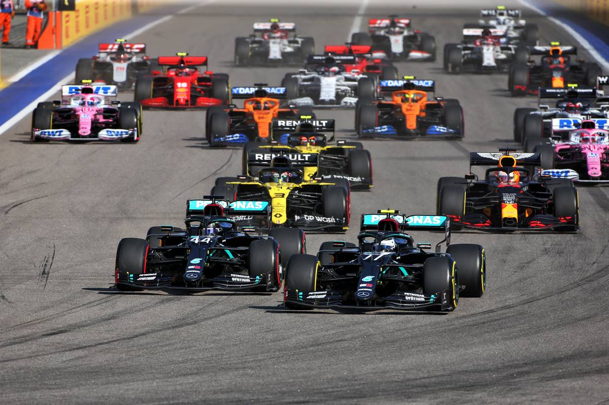 Lewis Hamilton, al 100-lea pole position în calificările cursei de Formula 1 din Barcelona