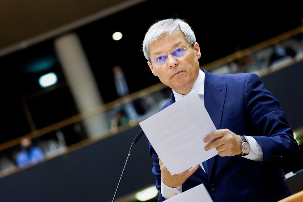 Dacian Cioloș, la vot: E important să dăm o șansă unor oameni care vin cu un spirit nou