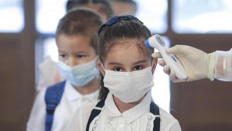 Primul elev infectat cu coronavirus după deschiderea școlilor: o fetiță din Sectorul 6 din Capitală