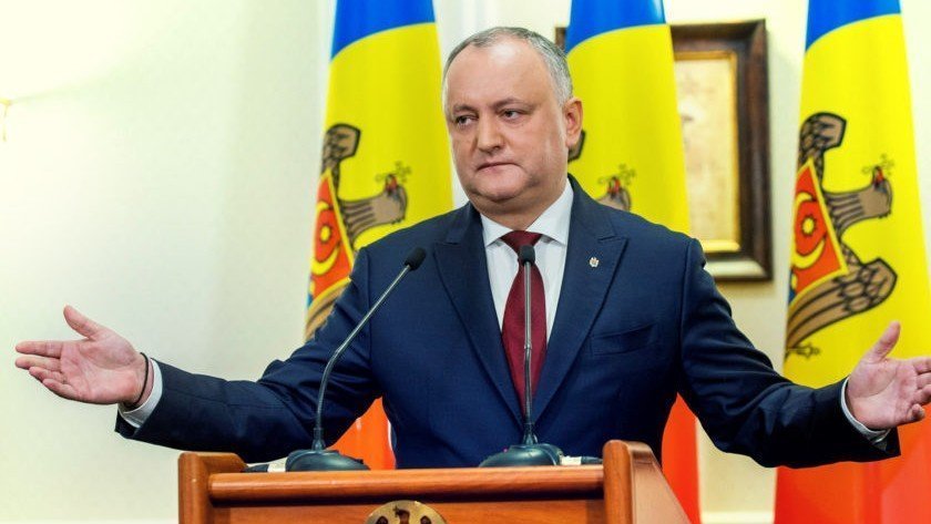 Ex-președintele Republicii Moldova, surprins: Dodon în troleibuz (VIDEO)