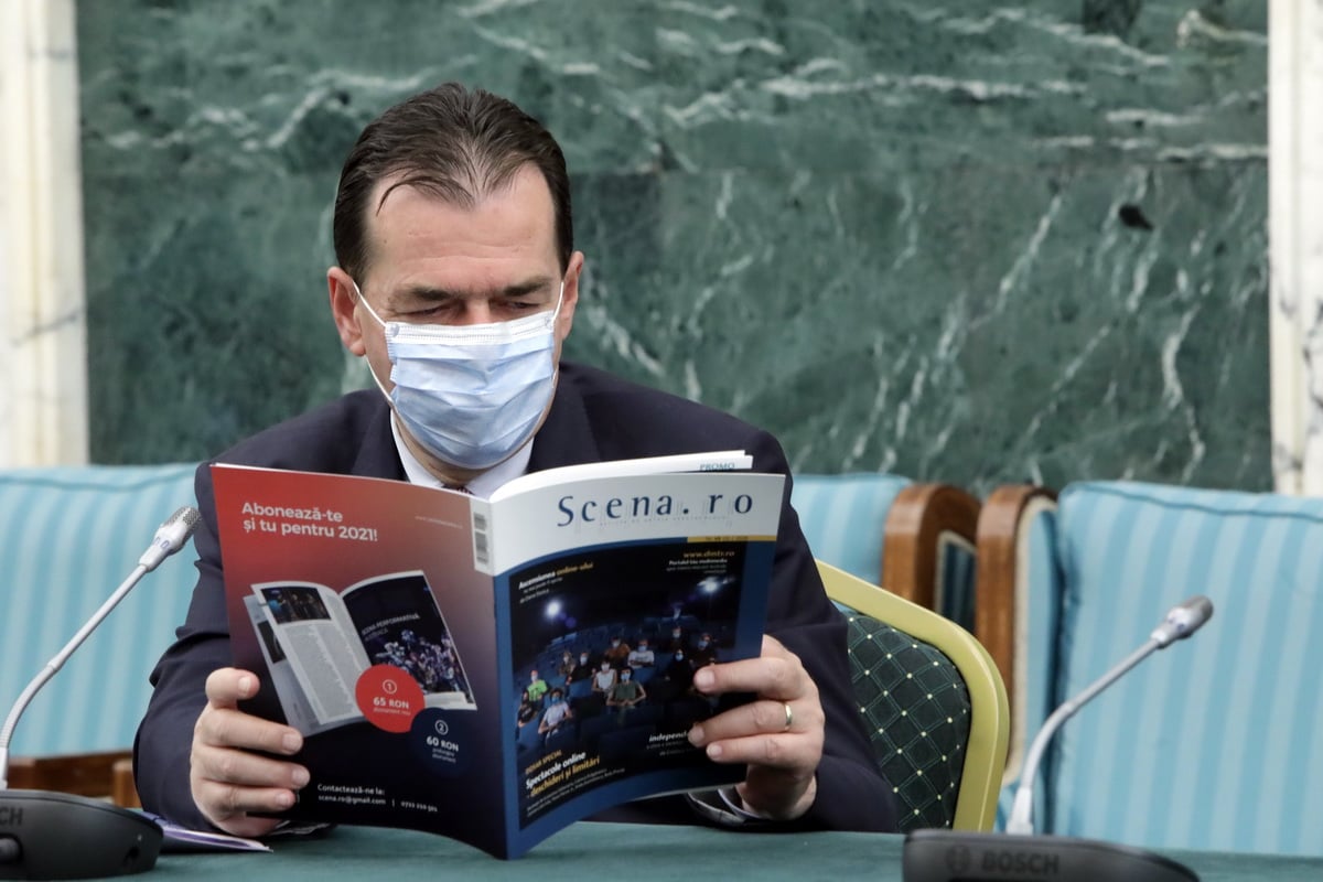 Ludovic Orban citește o revistă
