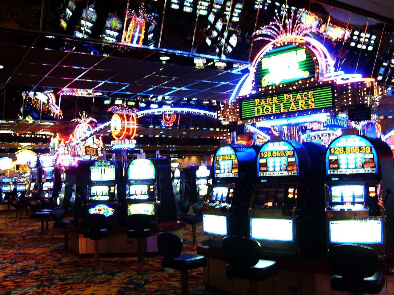 Închiderea sălilor de jocuri de noroc ca duce la pierderi de sute de milioane de euro pentru buget