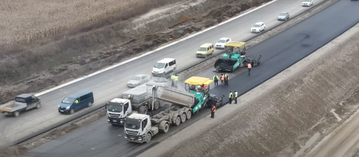 Lotul 2 al A10 Sebeș – Turda a ajuns la turnarea asfaltului (video)