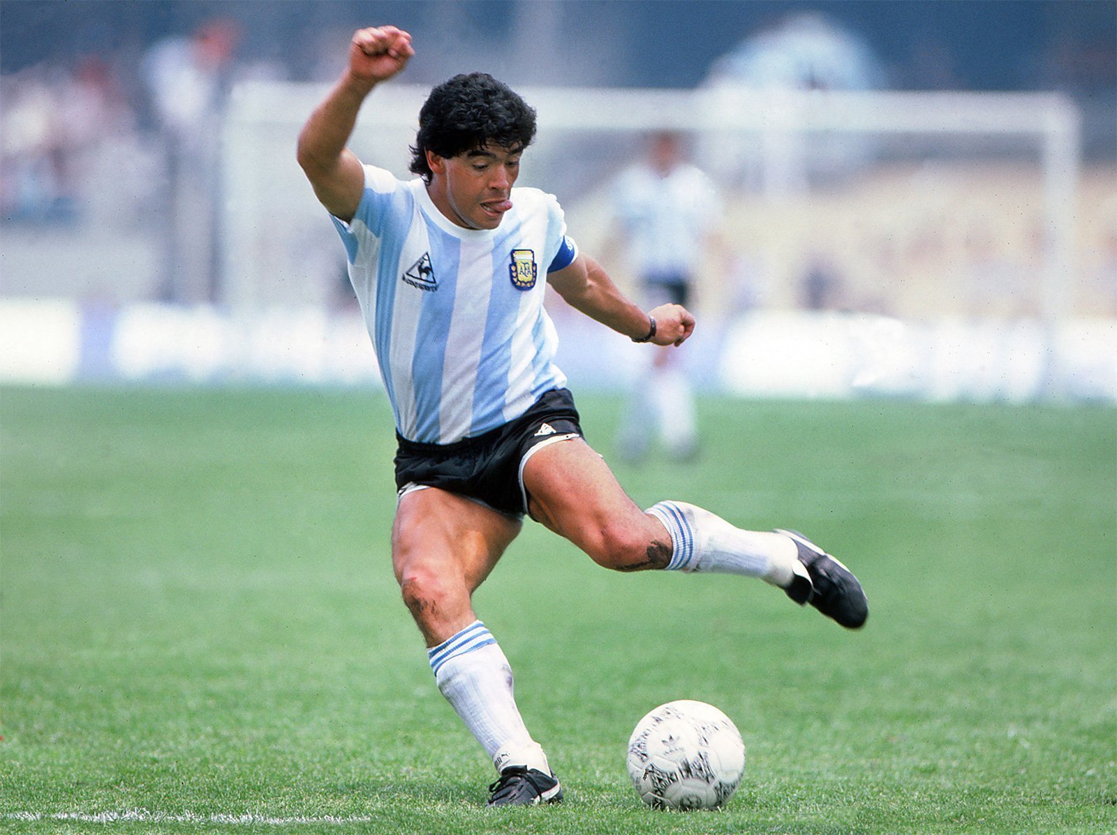 Legenda fotbalului, Maradona, a murit