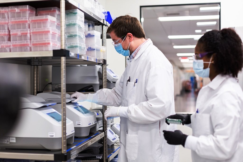 Moderna dă în judecată Pfizer-BioNTech pentru copierea tehnologiei sale de producere a vaccinului contra Covid