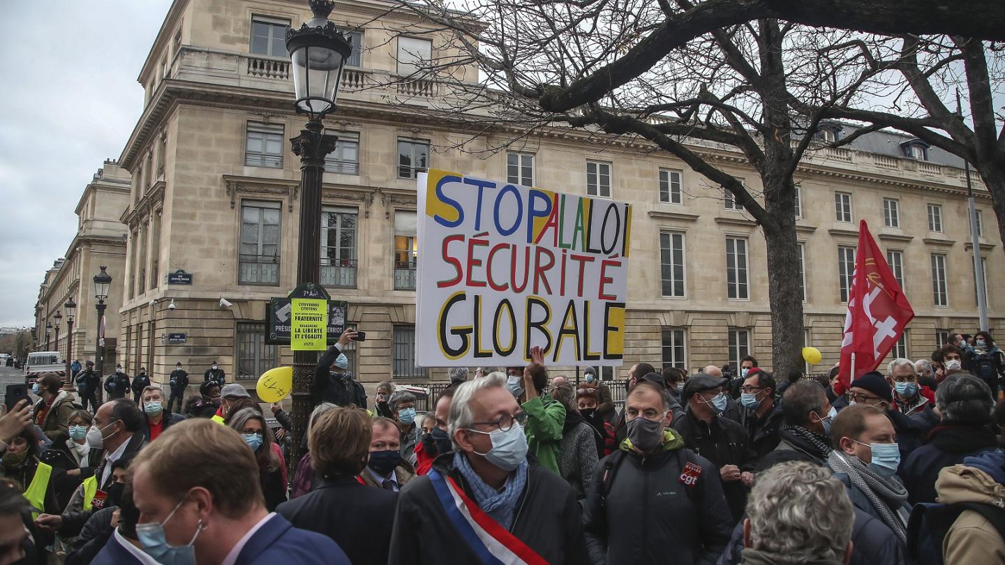Proteste violente la Paris, generate de schimbările legislative