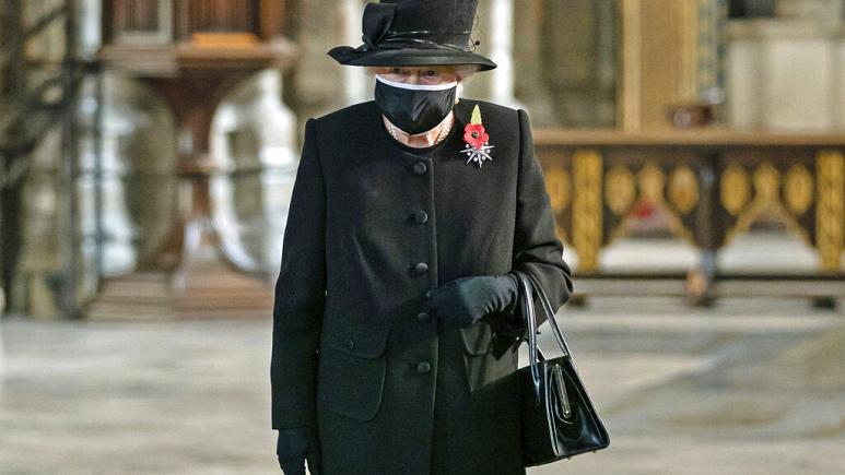 Regina Elisabeta a II-a a Marii Britanii, absentă la slujba de Paşte
