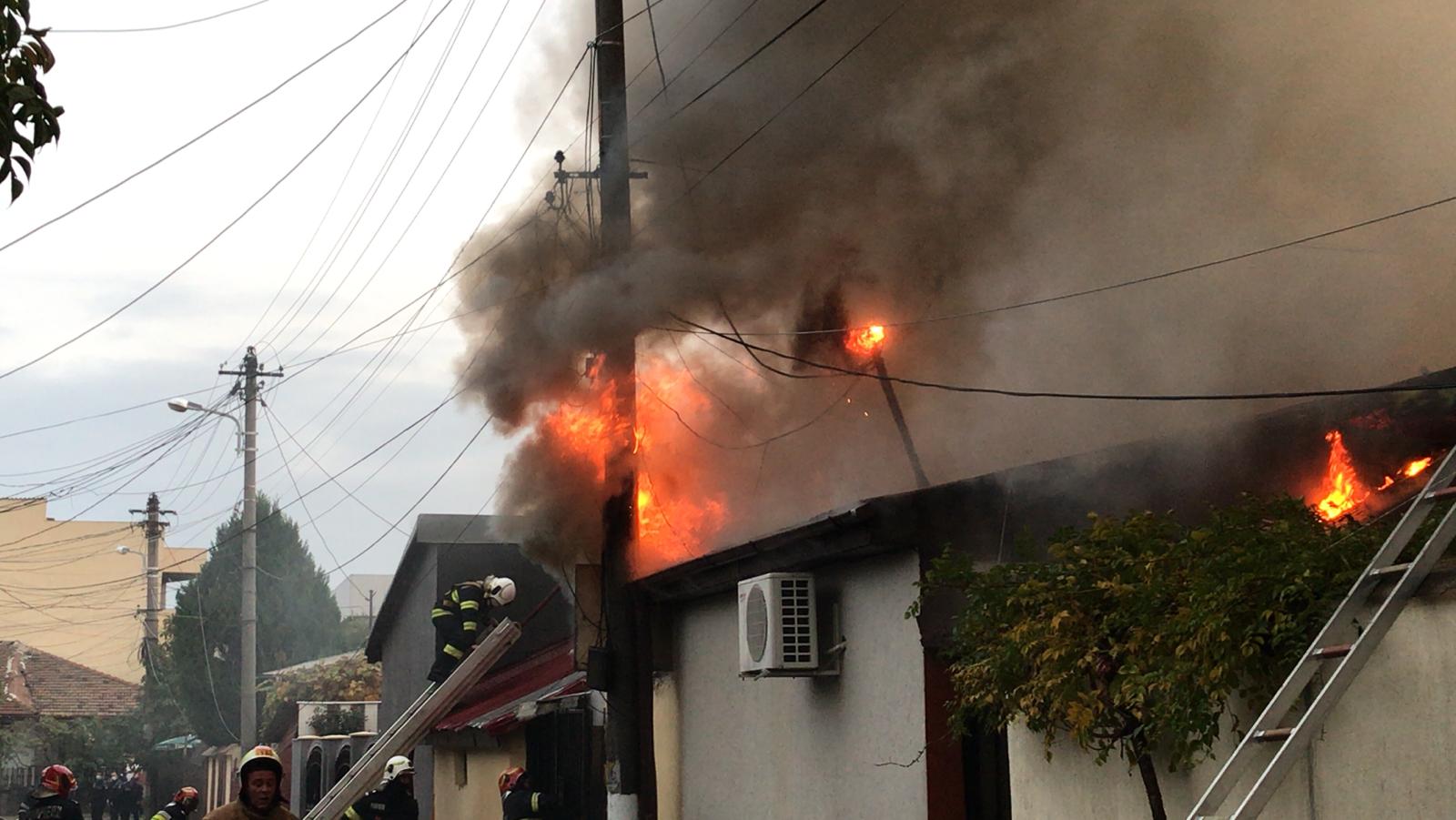 Incendiu puternic în Sectorul 3 al Capitalei: 4 imobile sunt afectate (foto-video)