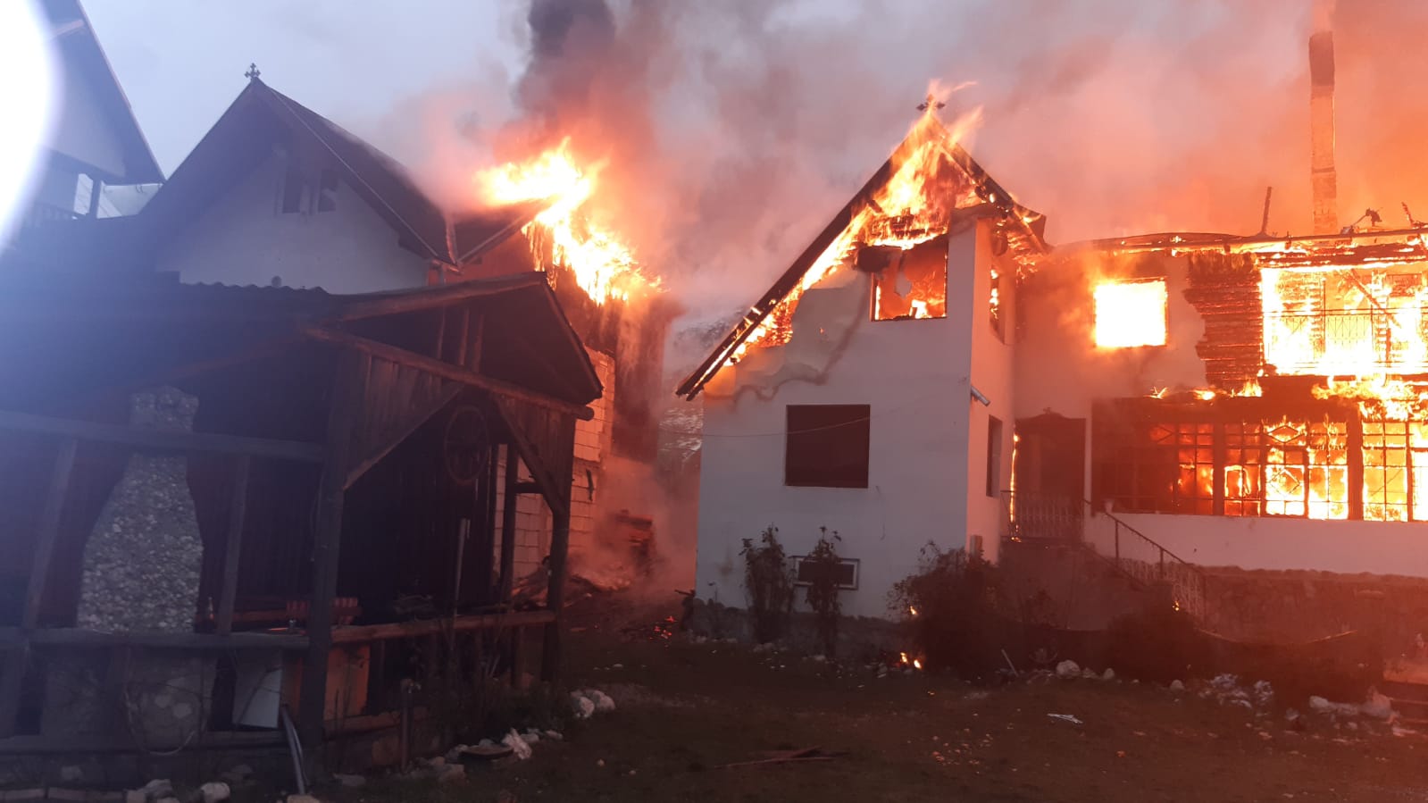 Un bărbat decedat într-un incendiu în Botoșani