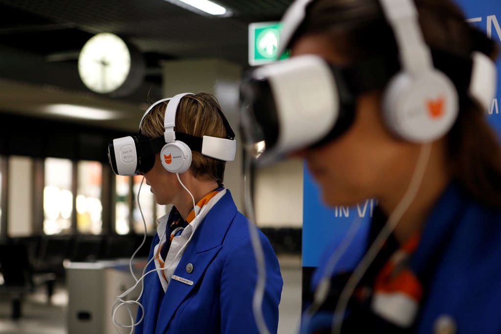 KLM dezvoltă programe de instruire a piloților cu ajutorul Virtual Reality