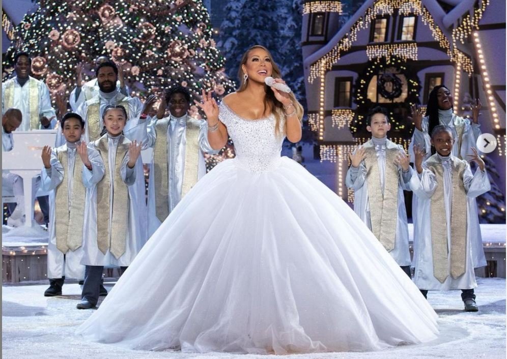 „All I Want for Christmas Is You” a cântăreţei Mariah Carey a ajuns pe primul loc în topuri după 26 de ani
