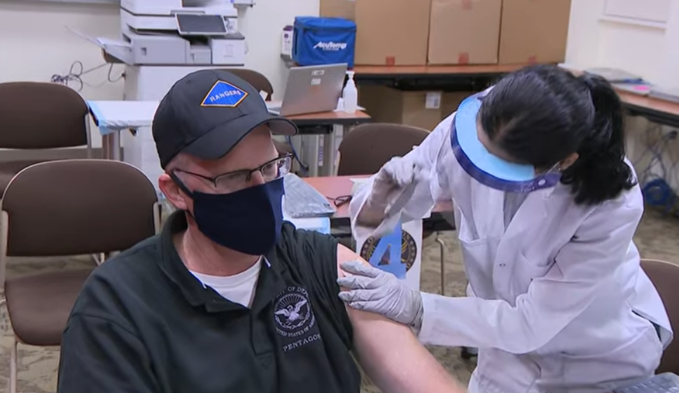 Cine este primul oficial din Pentagon care s-a vaccinat anti-coronavirus