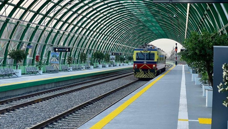 Mersul trenurilor, afectat de lucrările de întreținere de pe ruta Gara de Nord-Aeroportul Otopeni