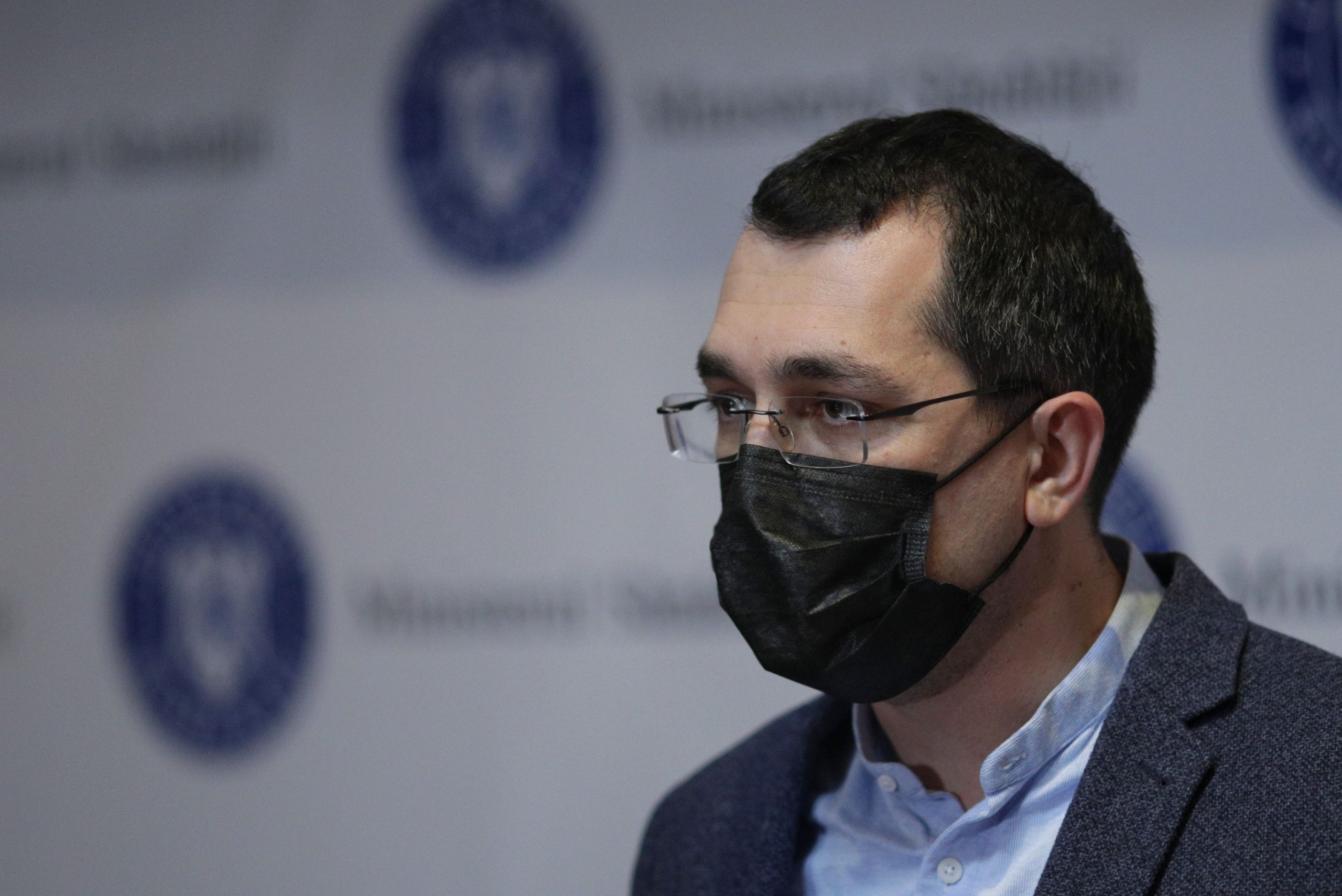 Voiculescu le-a propus în ianuarie lui Cîțu și Iohannis amânarea vaccinării „esențialilor” (DOCUMENT)