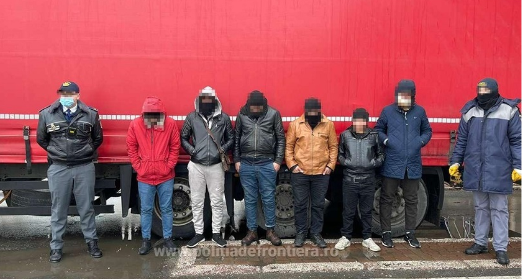 Migranți prinși în timp ce încercau să treacă fraudulos frontiera cu Ungaria