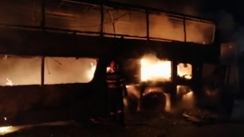 Un autocar cu 44 de pasageri a luat foc pe A1, între Sebeș și Sibiu