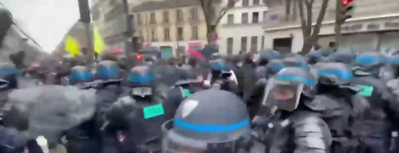 Violenţe la Paris. Poliția a arestat zeci de protestatari