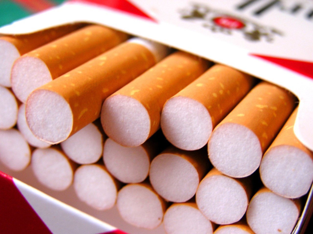 Peste 20 de mii de pachete de țigări au fost găsite în Arad