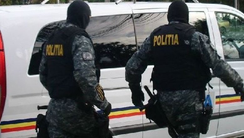 Zeci de percheziții în Moldova într-un dosar privind contrabanda cu țigări: 22 de persoane au fost duse la audieri