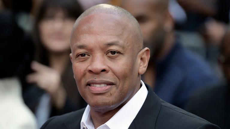 Lovitură pentru Dr. Dre: Casa rapperului a fost vizată de hoți în timp ce se afla internat în spital