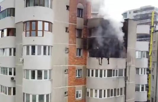 Incendiu puternic într-un bloc din Medgidia: 5 oameni au ajuns la spital