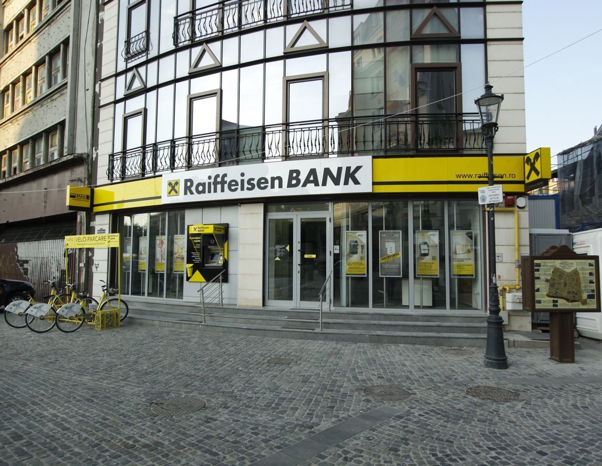 ANPC: Raiffeisen Bank amendată cu 100.000 lei pentru mărirea ilegală a dobânzilor și nerespectarea unei decizii definitive a justiției
