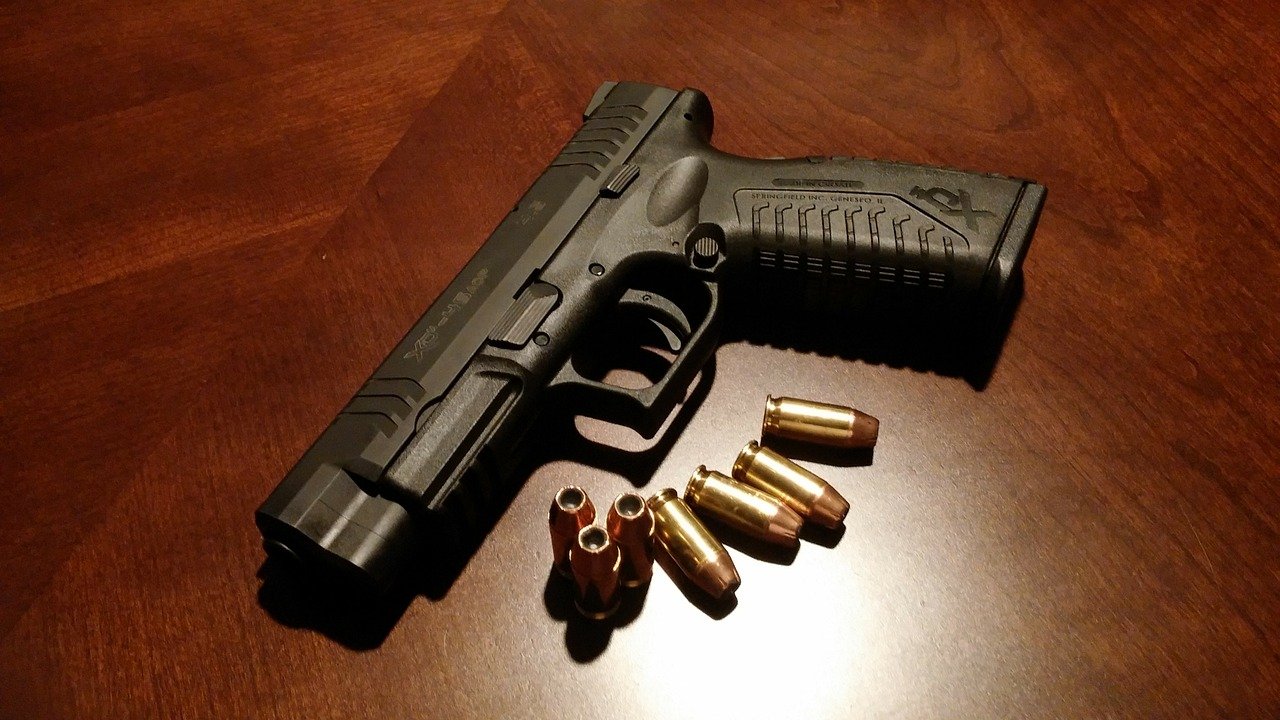 Oamenii din Texas pot purta arme în public fără permis. Polițiștii: Nu mai știm cine e periculos și cine nu