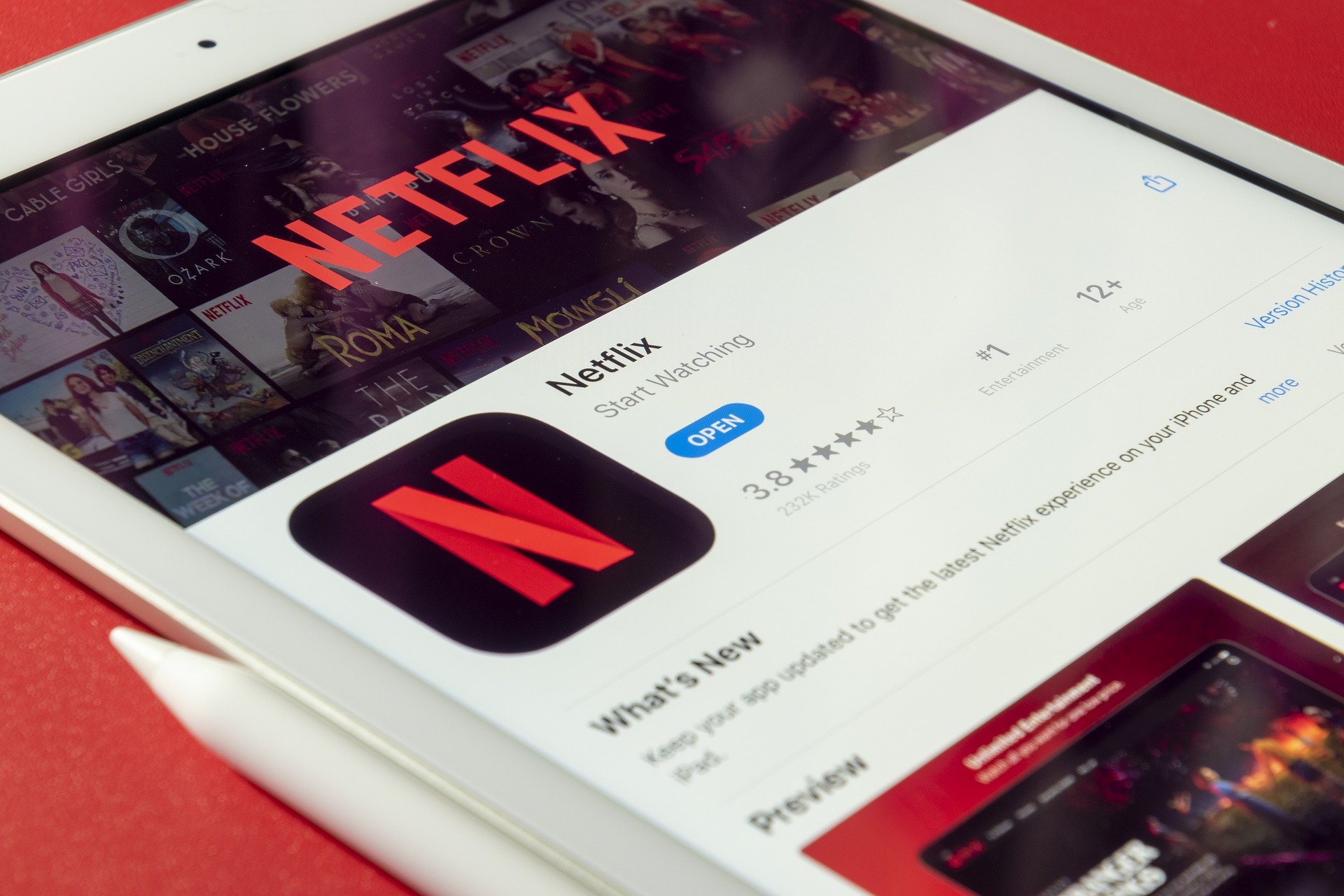 Probleme pentru regele streamingului: Netflix a pierdut 1 milion de abonați