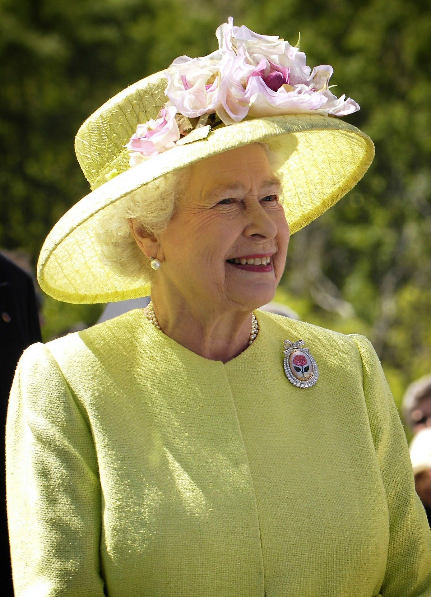 Regina Elizabeth II a surprins cu prezența sa la inaugurarea unei linii de metrou