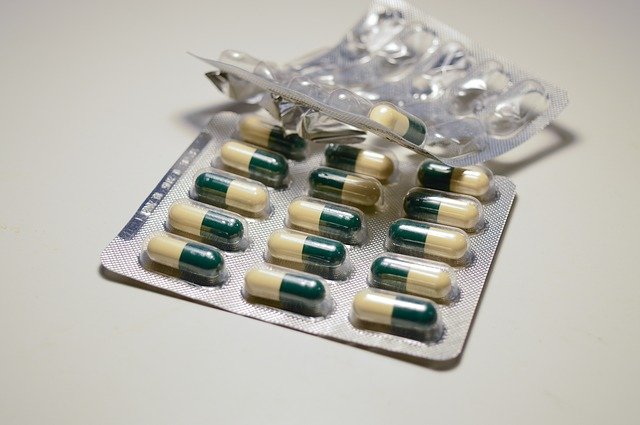 Studiu: Sute de mii de paciente cu infecții ale tractului urinar au primit antibiotice mai mult decât a fost necesar