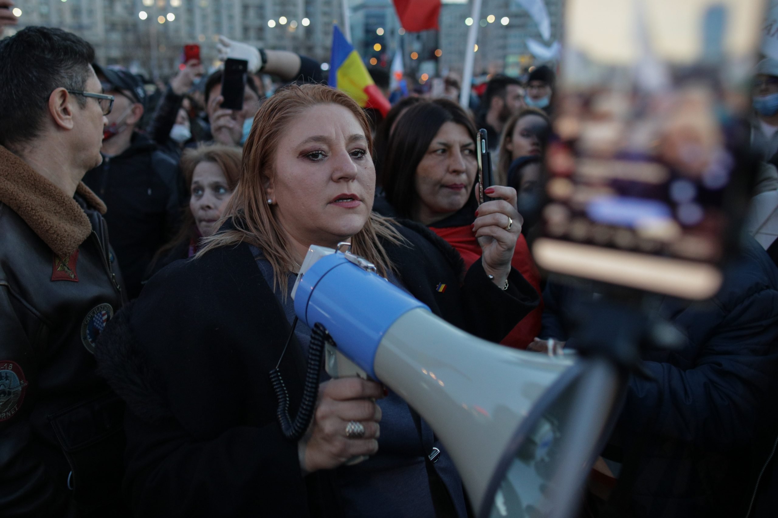 Diana Șoșoacă, amendată de mai multe ori pentru protestele anti-mască. Bode: Mă abțin