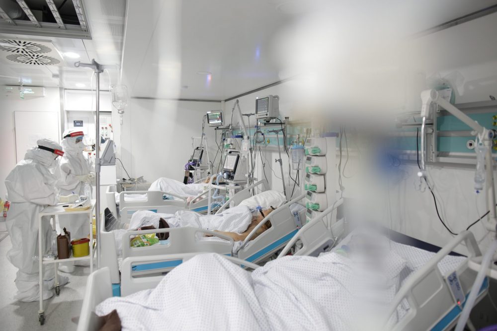 Medic din Bihor, cercetat disciplinar după ce a declarat că a vindecat 1.000 de persoane bolnave de COVID cu un antibiotic