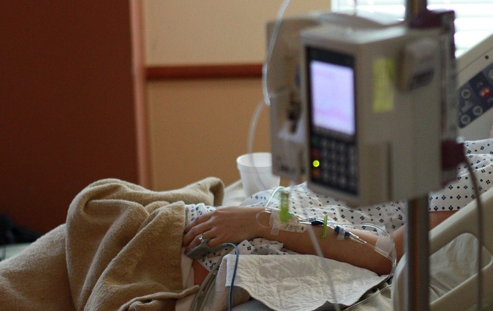 Spitalele din România nu mai fac față! Zece bolnavi COVID internați la Cluj sunt transferați în Austria