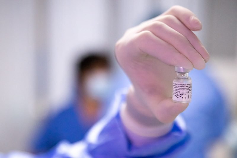 Americanii de la Novavax testează vaccinul anti-COVID-19 pe adolescenți