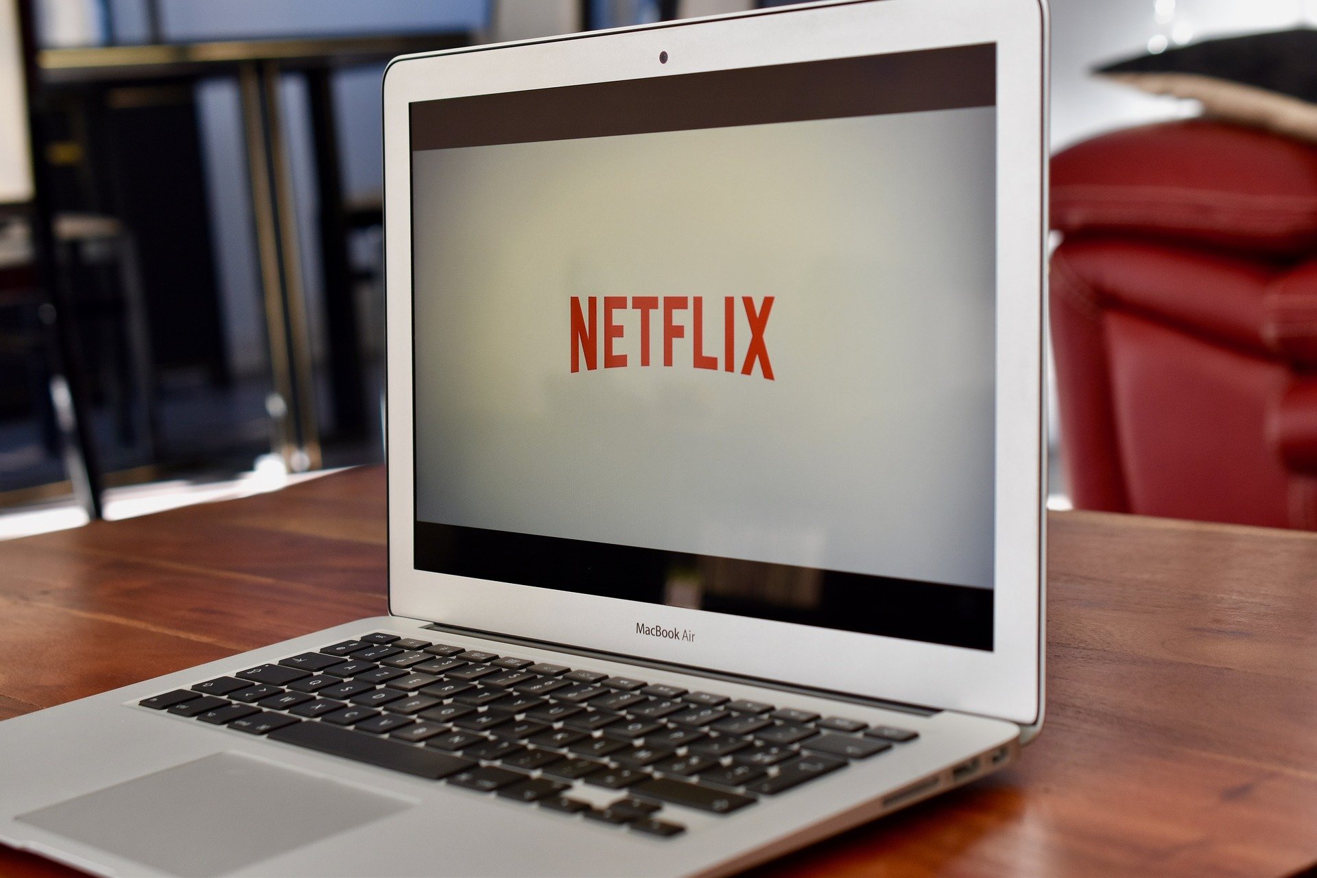 Numărul abonaților Netflix scade pentru prima dată într-un deceniu