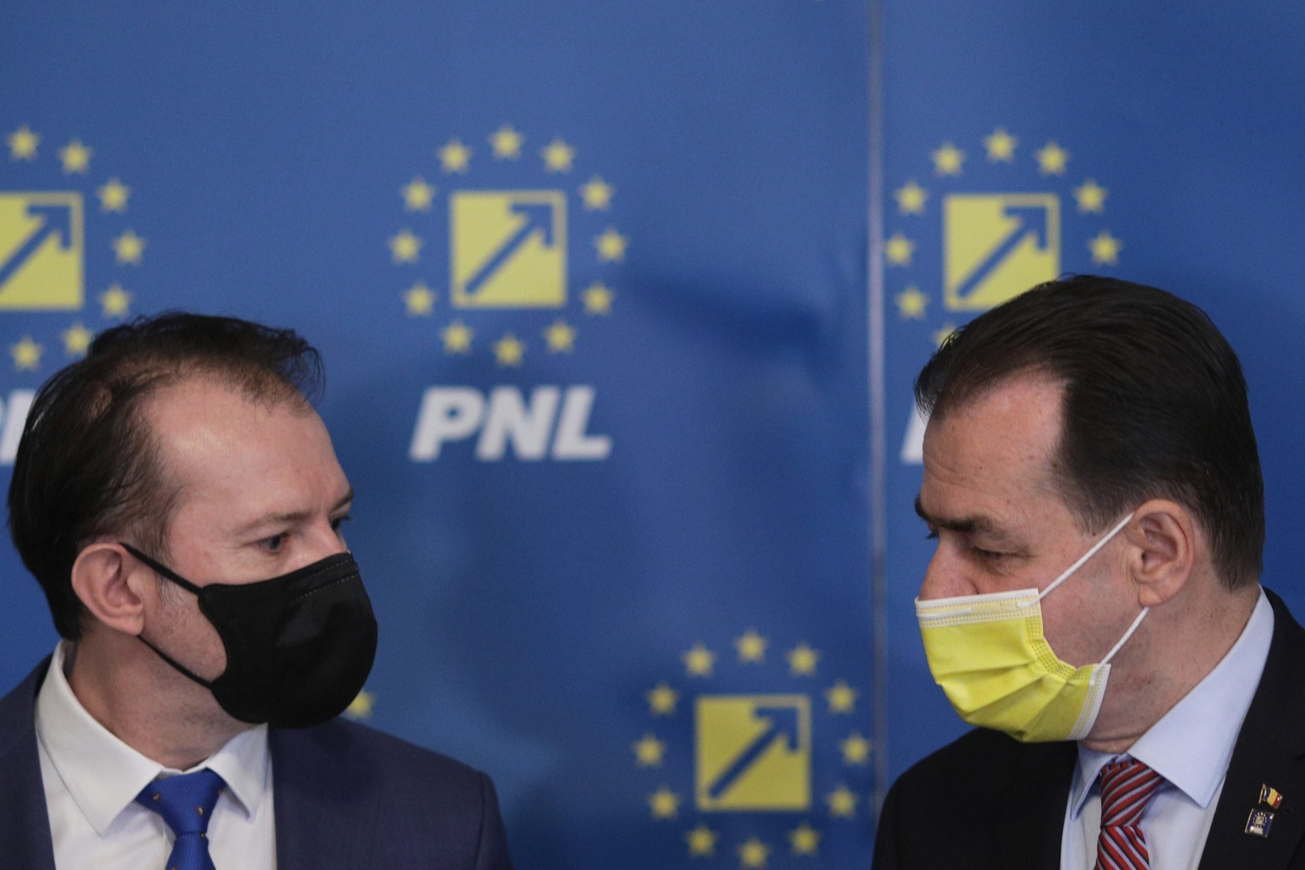 Alegeri cu scandal și îmbrânceli la PNL Timișoara. Forțele de ordine stau la intrare (VIDEO)