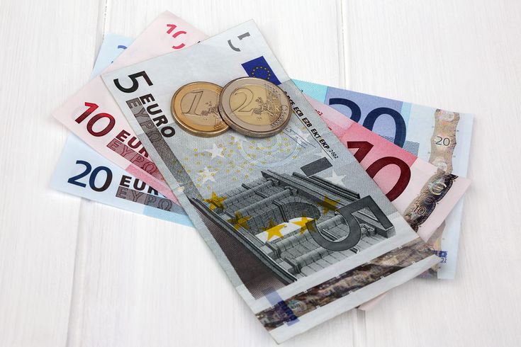 Țările membre UE care au „în portofoliu” cele mai mici salarii. Cum stă România
