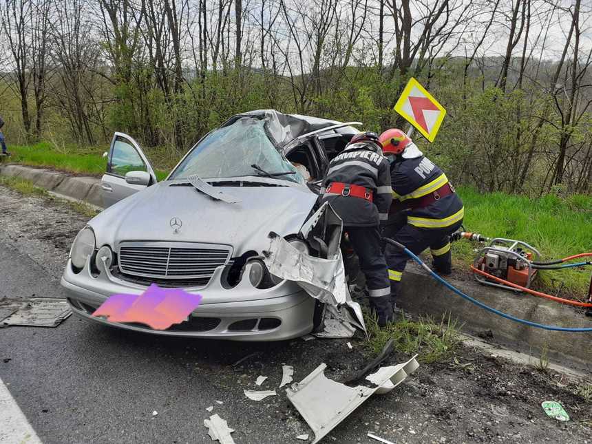 Un mort și trei răniți într-un grav accident rutier în Prahova