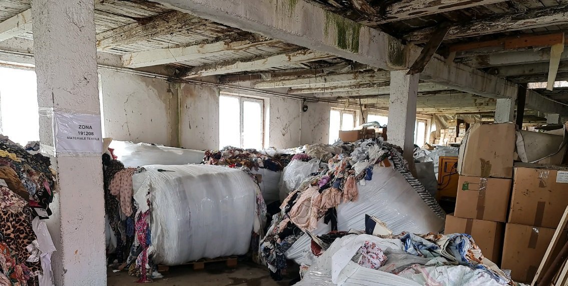 Zeci de tone de deșeuri din Italia au fost descoperit într-o curte din Bihor
